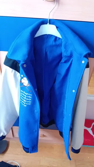 Chaqueta bomber Universitaria Azul y Blanca