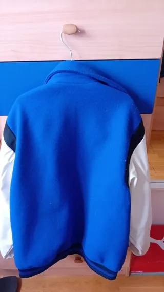 Chaqueta bomber Universitaria Azul y Blanca