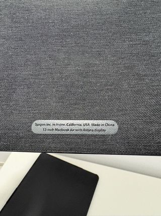 Funda Spigen Urban Fit MacBook Air 13 M1