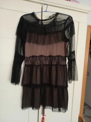 Vestido negro y marrón con volantes