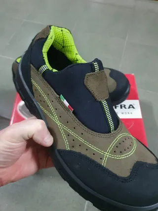 Zapatos de seguridad COFRA negros y marrones