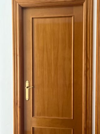 7 Puertas Madera Se venden por se paradas 80€ ud