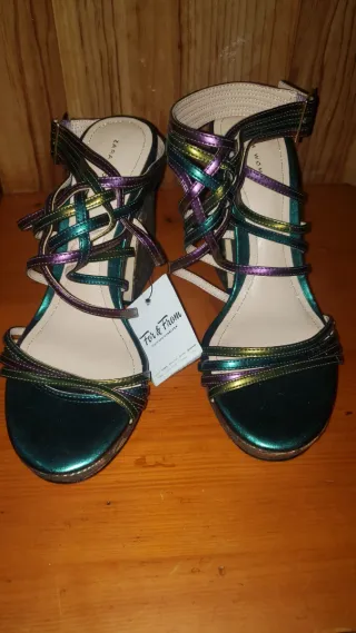 Zapatos de tacón con estampado floral