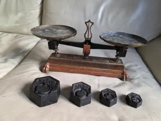 Balanza antigua vintage Roverbal con pesas