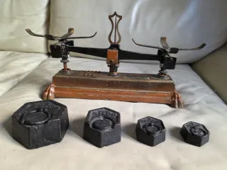 Balanza antigua vintage Roverbal con pesas