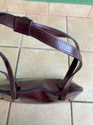 Bolso de hombro granate