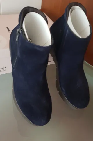 Botines serraje azul tacon cuña