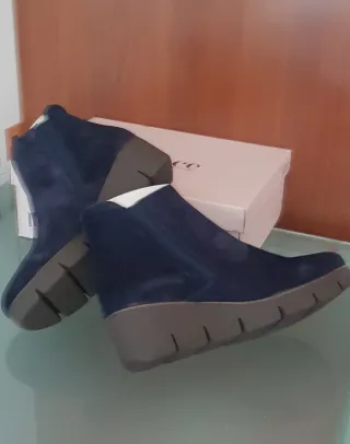 Botines serraje azul tacon cuña