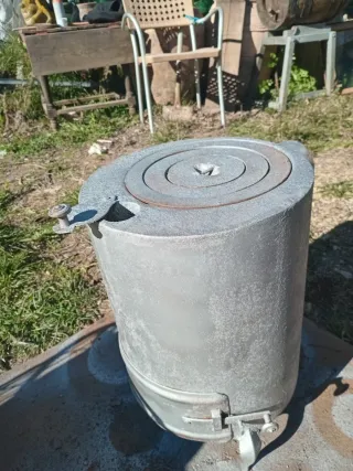 Estufa de leña metálica