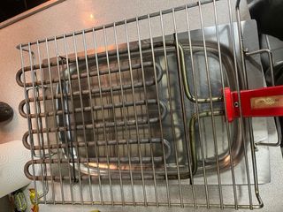 Parrilla Eléctrica Roja y Plateada.