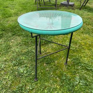 Mesa auxiliar redonda cristal y metal