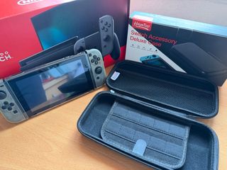 Nintendo Switch con funda protectora
