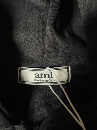 Chaqueta Ami Paris Negra con Corazón Rojo