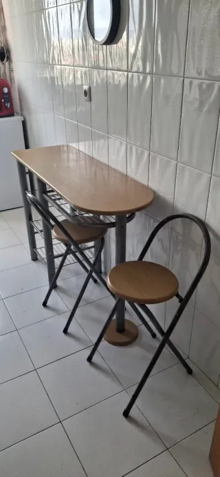 Mesa cocina alta con 2 taburetes