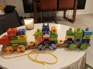 Tren de madera con bloques