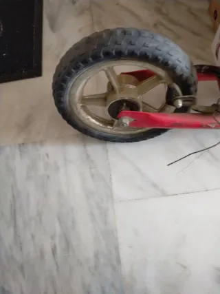 Patinete con ruedas anchas