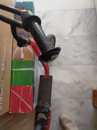 Patinete con ruedas anchas