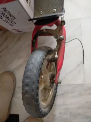 Patinete con ruedas anchas