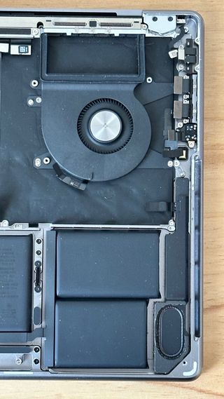 Ricambio MacBook Pro A2442