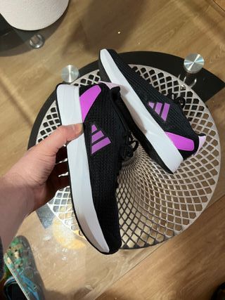 Zapatillas Adidas Negras y Moradas