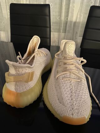 Adidas Yeezy Boost 350 V2 blancas y amarillas