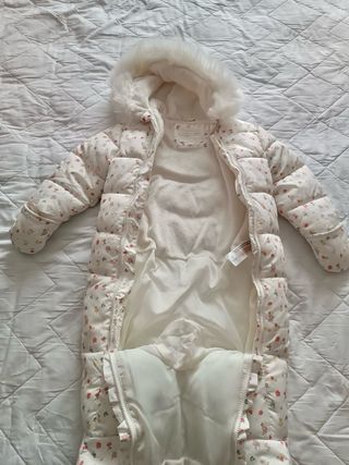 Buzo de bebé con estampado floral