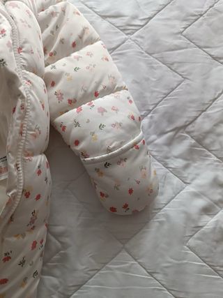 Buzo de bebé con estampado floral