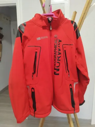 Chamarra Geographical Norway Roja