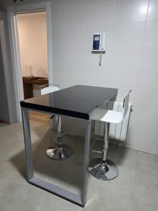 Barra Cocina NEXO + 2 Taburetes Regulables