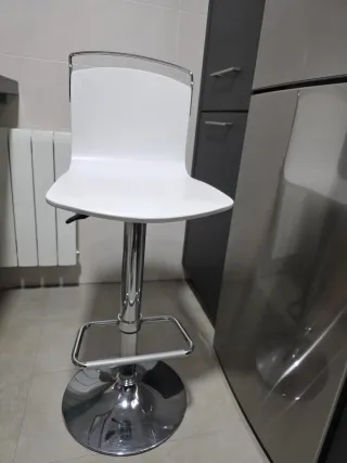 Barra Cocina NEXO + 2 Taburetes Regulables