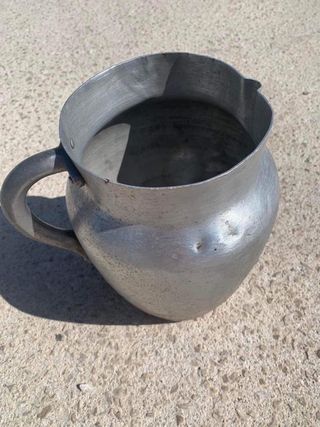 Brocca antica alluminio da collezione