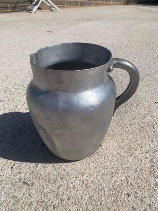 Brocca antica alluminio da collezione