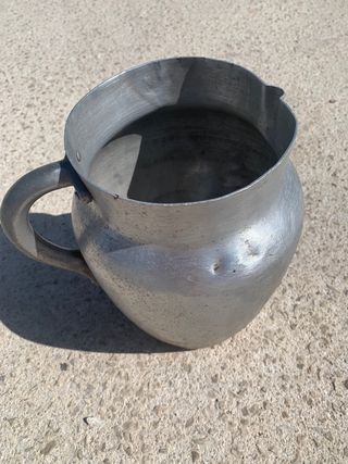 Brocca antica alluminio da collezione