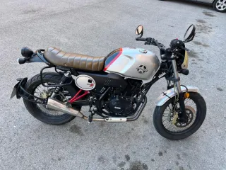 Moto UM Renegade Scrambler X Café 125