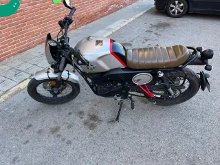 Moto UM Renegade Scrambler X Café 125