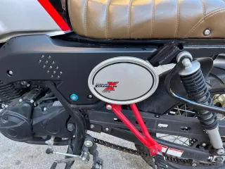 Moto UM Renegade Scrambler X Café 125