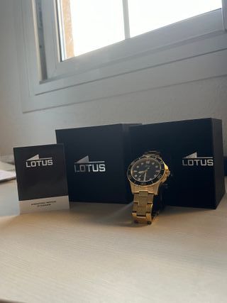 Reloj Lotus Dorado y Negro