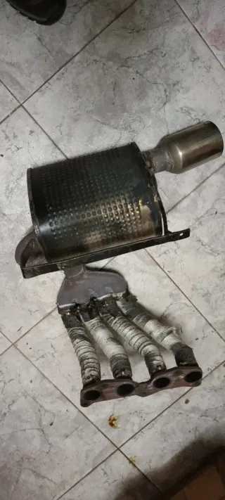 Colector y escape Seat 600