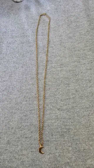 Cadena de oro con colgante de luna