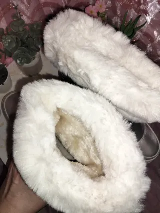 Botas de invierno plateadas con forro blanco