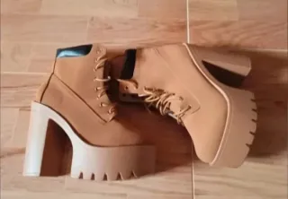Botines de plataforma con cordones No pesan! NUEVO