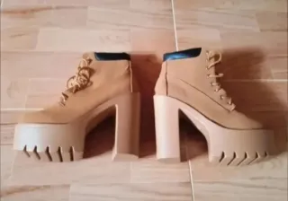 Botines de plataforma con cordones No pesan! NUEVO
