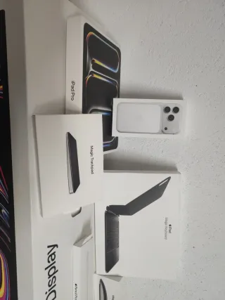 Cajas Apple: Studio Display, iPad Pro, iPhone..