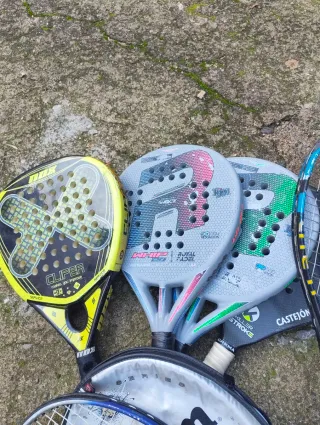 Lote de raquetas y palas.