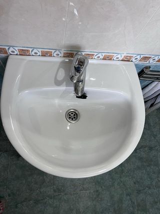 Lavabo Roca Blanco Porcelana con grifo. Lo regalo
