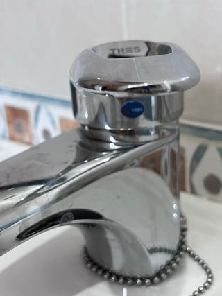 Lavabo Roca Blanco Porcelana con grifo. Lo regalo