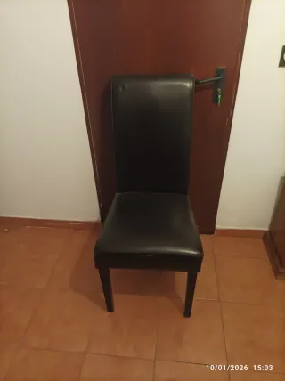 Sillas polipiel negras (4 unidades)