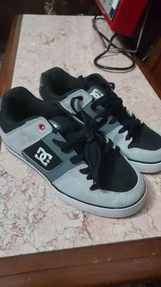 Zapatillas DC Shoes Negras y Grises