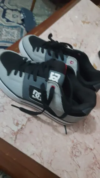 Zapatillas DC Shoes Negras y Grises