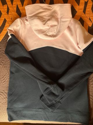 Sudadera bicolor rosa y negra